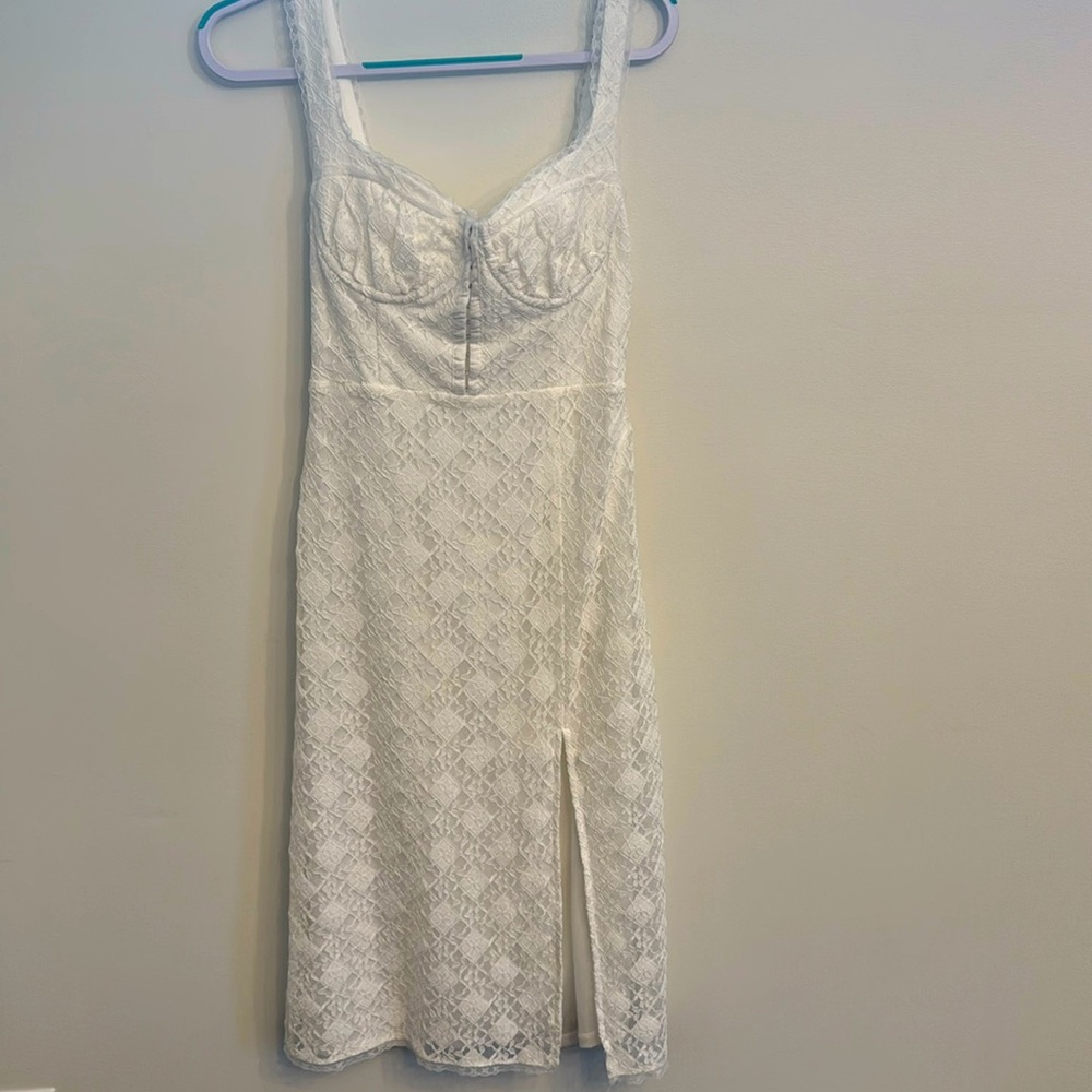 ASTR THE LABEL white lace midi dress with slit. Sz M